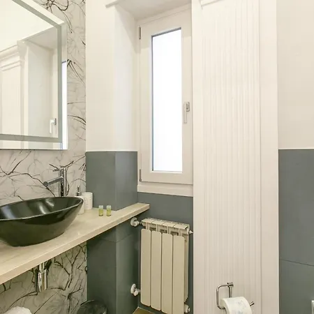 Casa Leone * روما